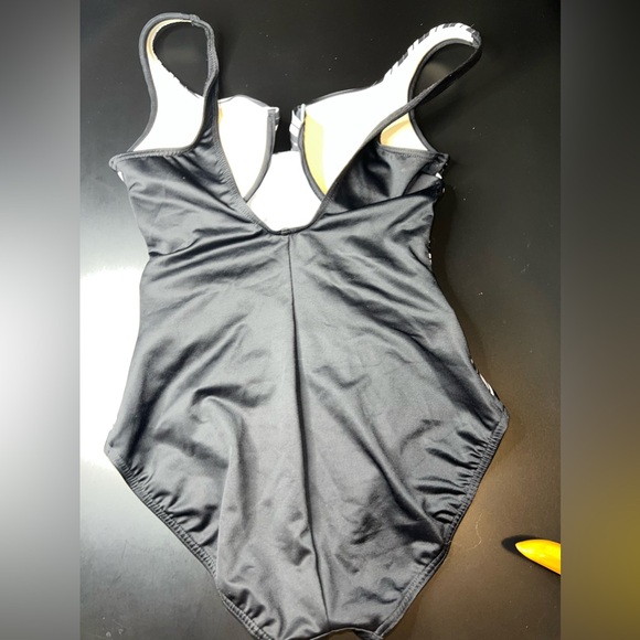 Miraclesuit Gilt Trip Muse One-Piece Swimsuit Size Small EUC - Picture 13 of 13